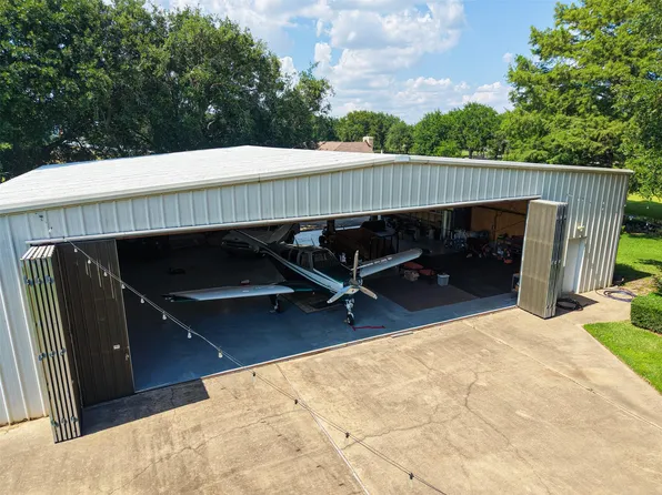 27 E Kitty Hawk St, Richmond, TX 77406