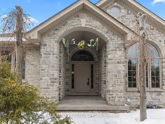 3rd image of 1671 Hamilton Rd