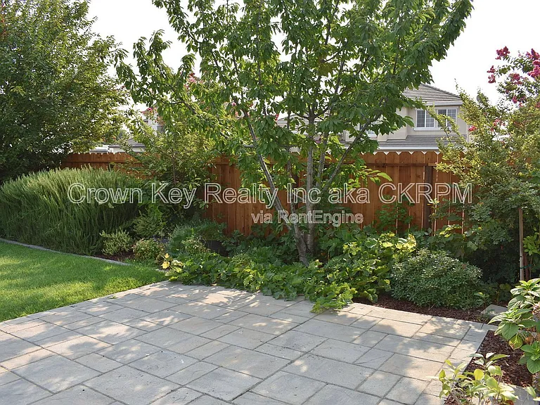 767 Bishop St — Photo 41