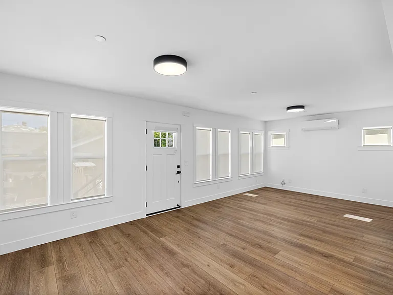 26A Mariposa Ave — Photo 7