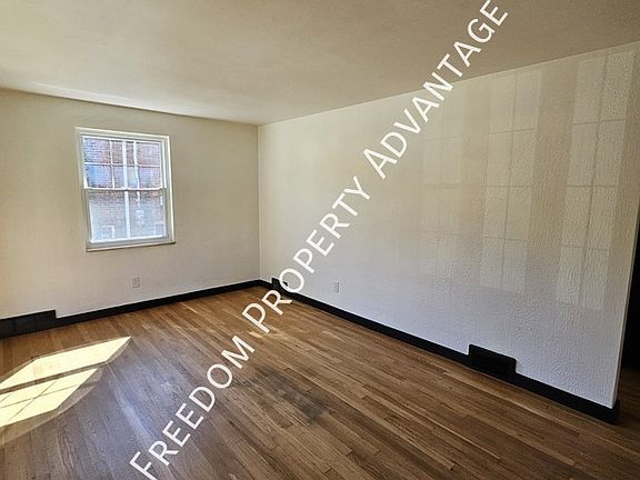 3rd image of 4618 Echo Glen Dr