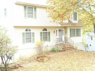 528 Nariticong Ave, Hopatcong, NJ 07843