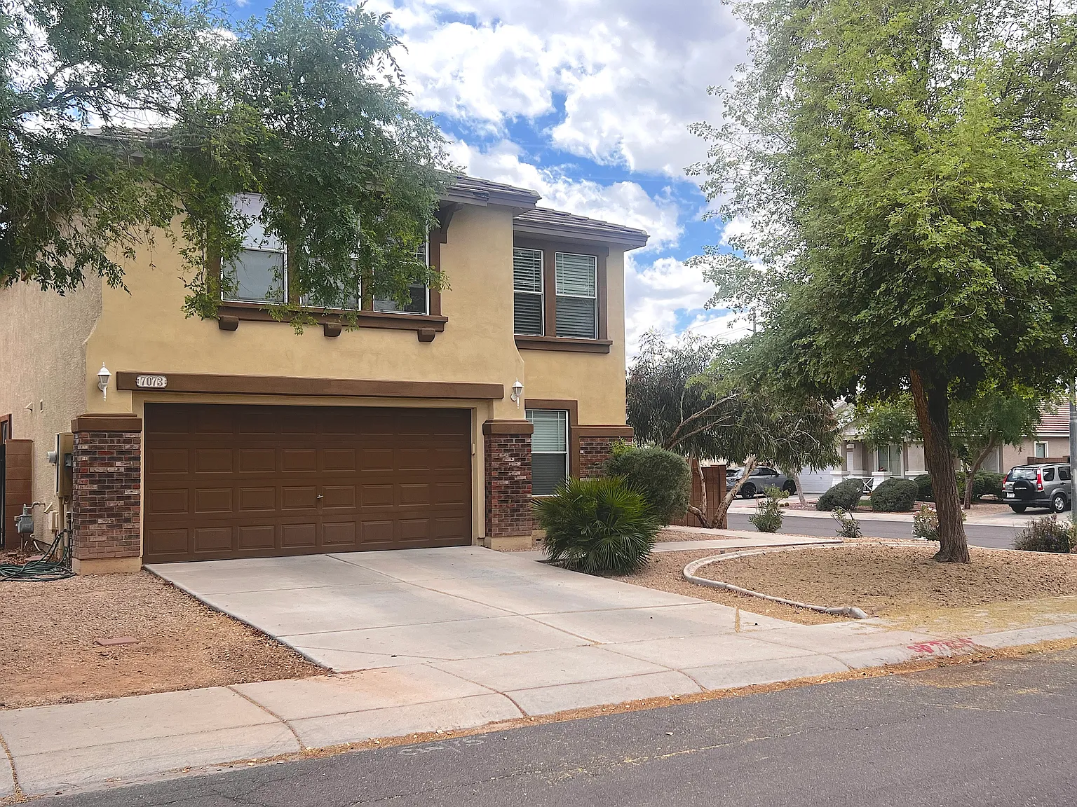 5 bed, 2302 sqft, $2,500 — Photo 2