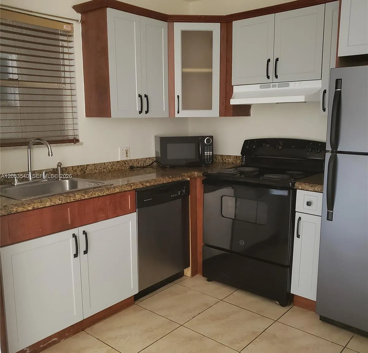 Moffett Place Condo — Photo 2
