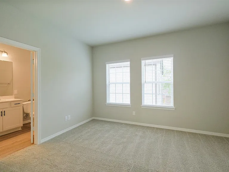 6434 New York St — Photo 6