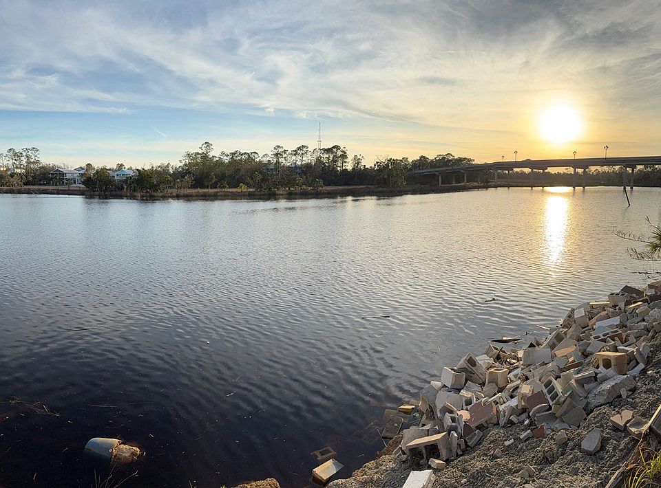 2nd image of 1016 Riverside Dr