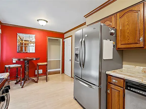 4 bed, 2400 sqft, $3,600 — Photo 2