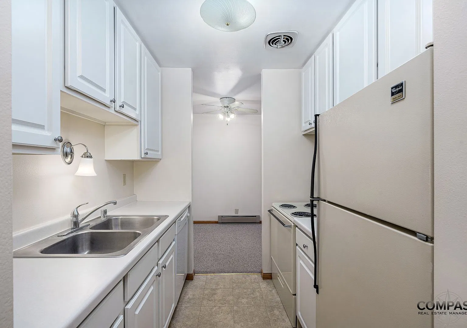 Half Moon Lake Apartments — Photo 4