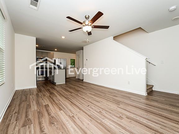 3rd image of 717 Denise Ct
