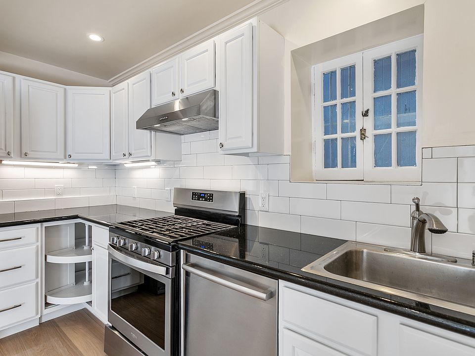 1st image of 410 Steiner St APT 1