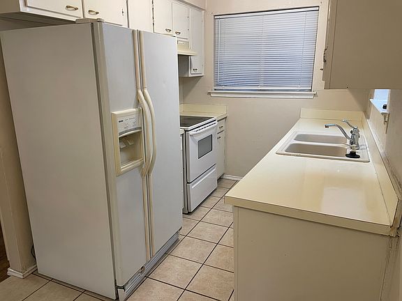 3rd image of 1604 White Oak Ct