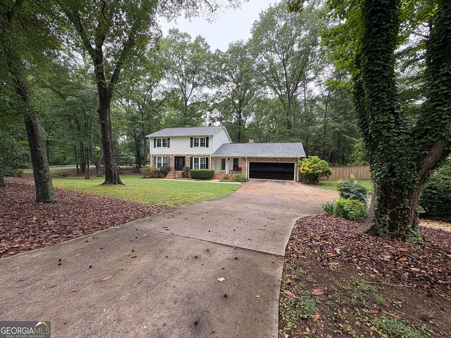 4 bed, 3.0 bath, 2368 sqft, $2,950 — Photo 3