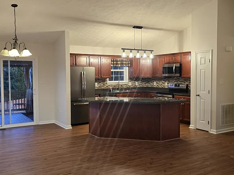 1112 Ewell St — Photo 4