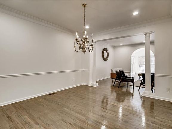 5th image of 2512 Oakwood Way SE