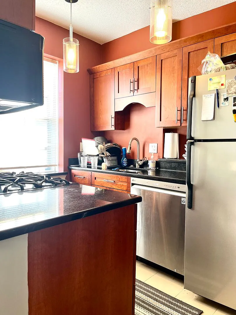 No Fee! Gorgeous Coolidge Corner 2 Bed With In-Unit Laundry, Ht/Hw Included, Parking For Rent — Photo 1