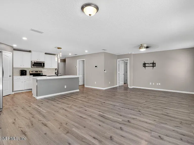 9099 Tahoe Ln — Photo 17