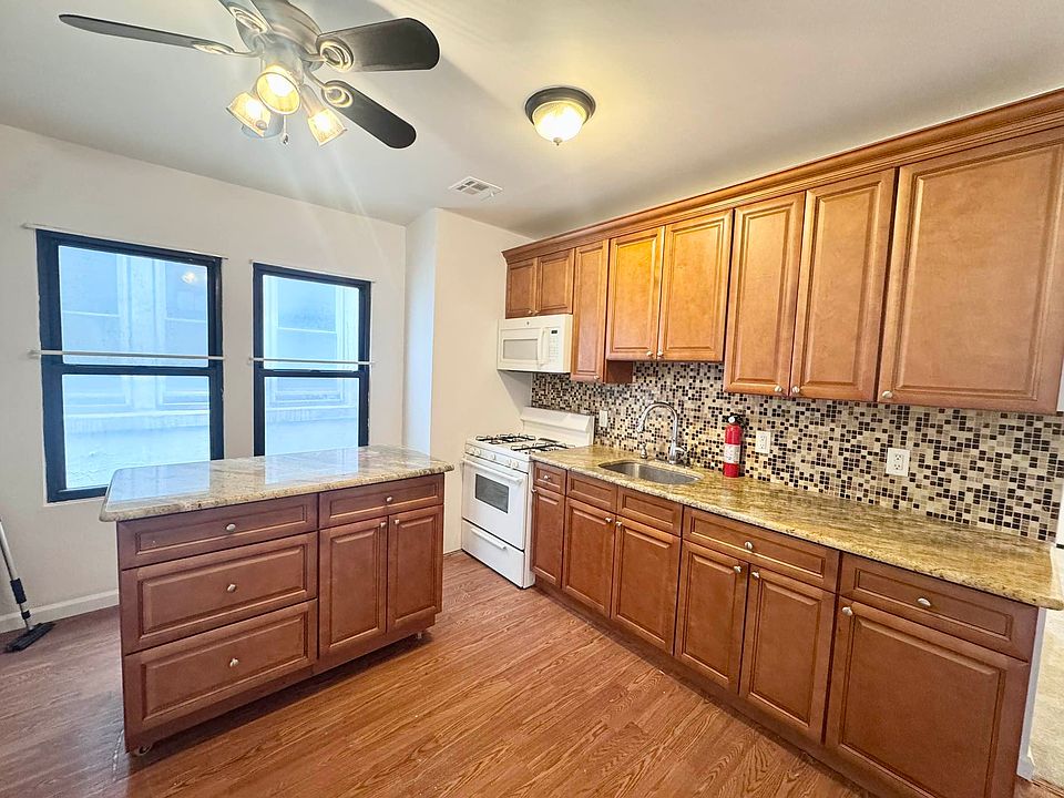 1st image of 1378 Forest Ave #2R