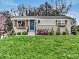 2314 Crestview Dr, Charlotte, NC 28216