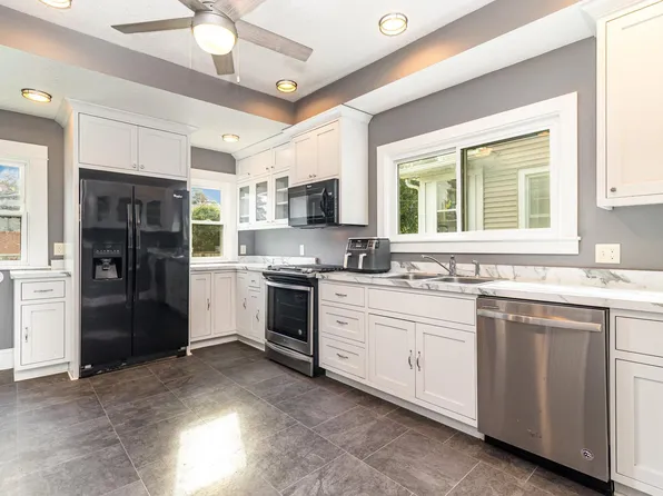 822 Smith Ave S, Saint Paul, MN 55107