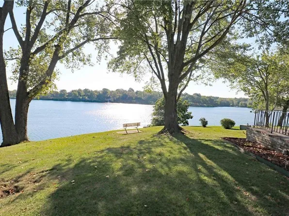 102 NW Hackberry St, Lees Summit, MO 64064