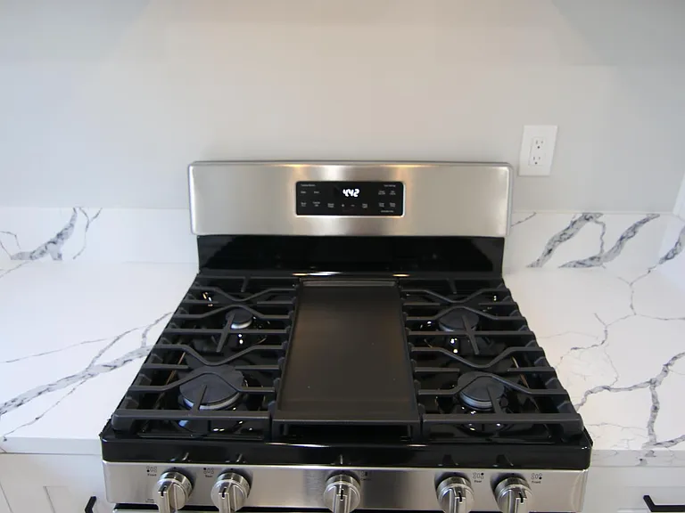 120 Roswell Ave #12 — Photo 53