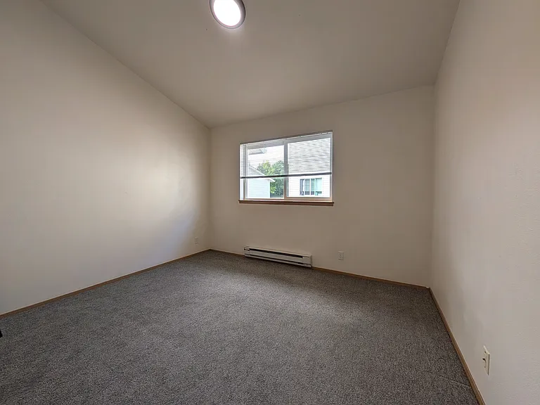 Rowan Grove Apts — Photo 29
