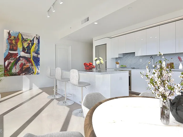 1050 S Grand Ave #2001 — Photo 4