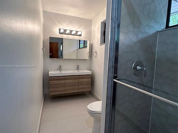 2nd image of 511 Vittorio Ave