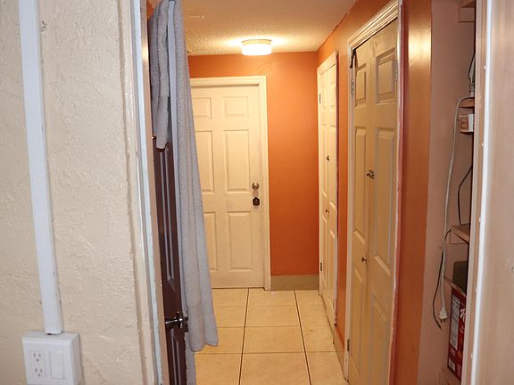 4th image of 4271 Pine St Street