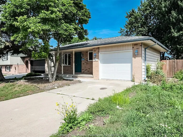 3309 Aurora Dr — Photo 2