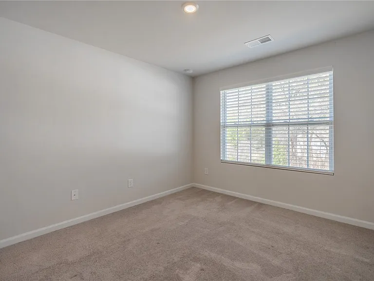 14 Loebner Ln — Photo 32