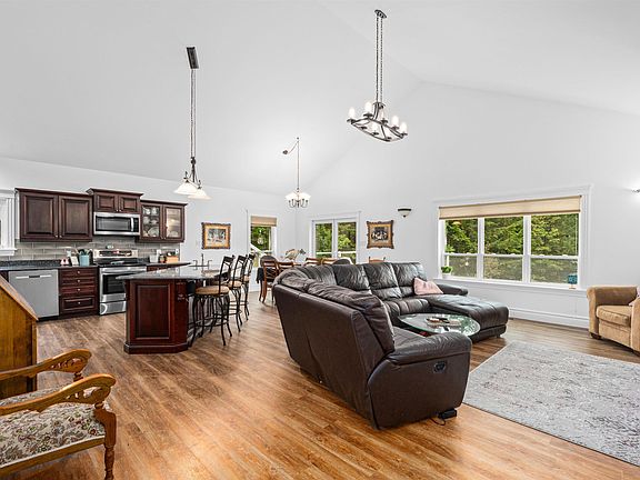 3rd image of 170 Magnate Ct
