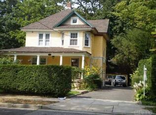 203 Pennsylvania Ave, Freeport, NY 11520