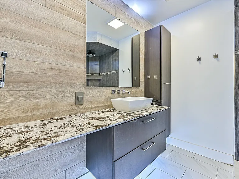 9322 Petersham Dr — Photo 11