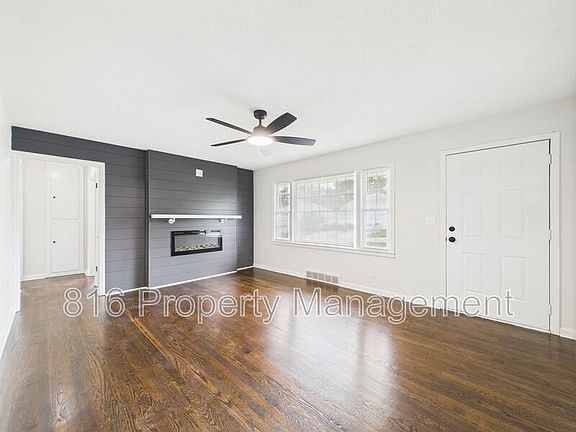 3rd image of 1526 E Sea Ave