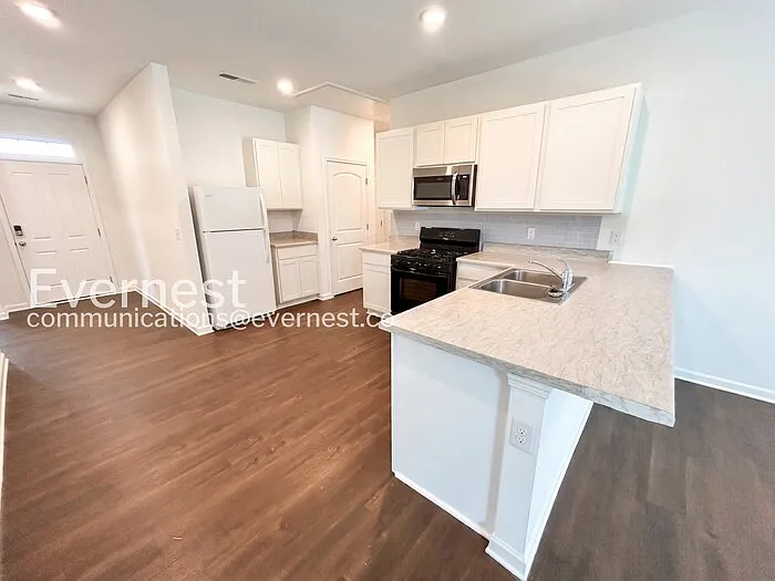 2124 Carefree Ln — Photo 7