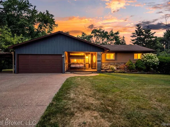 5214 Daniels Dr, Troy, MI 48098