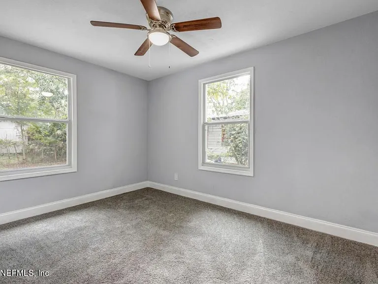 1721 Campus St — Photo 5