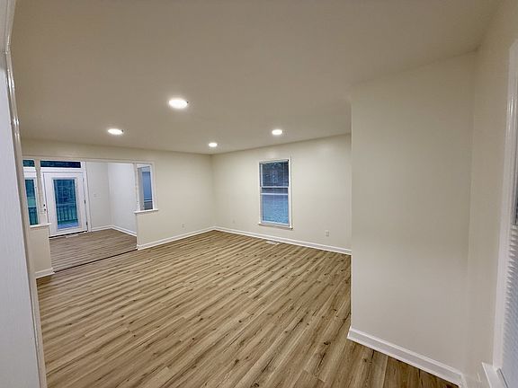 4th image of 140 White Oak Cir