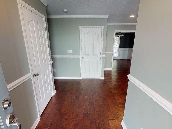 3rd image of 2020 Seven Oaks Dr