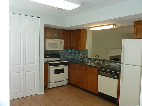 Kitchen w/ Granite Counters
