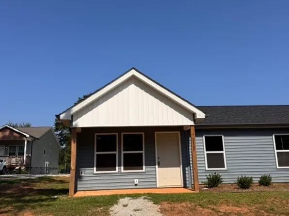210 Maret St, Hartwell, GA 30643
