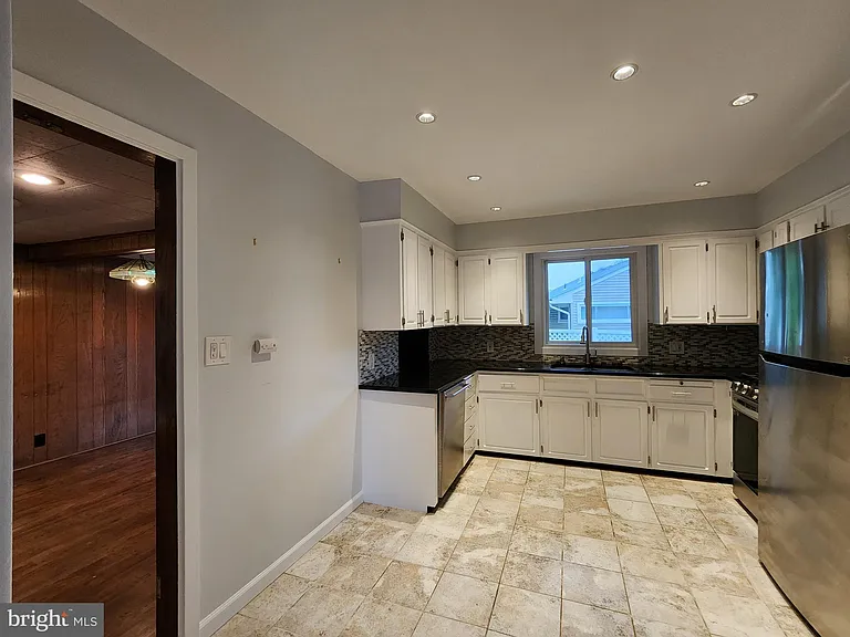 125 Lakedale Dr — Photo 4