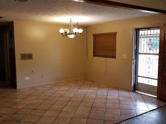 4th image of 960 Westgate Dr