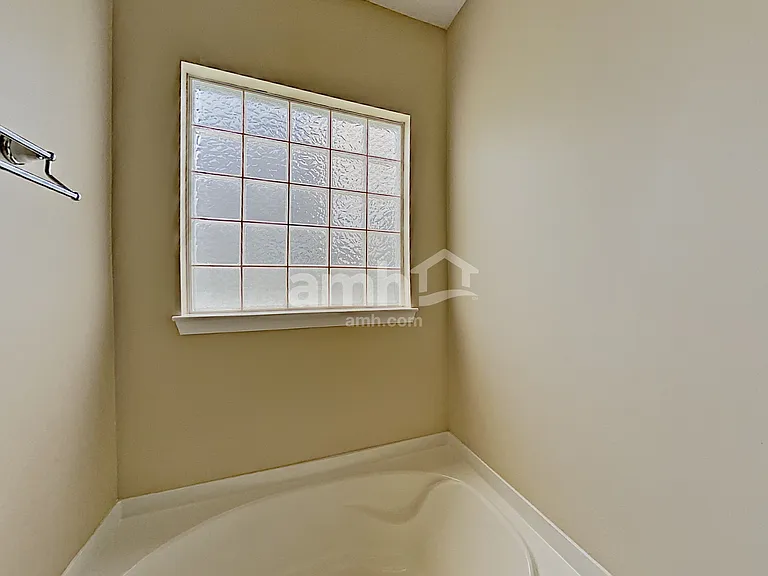1001 Mallory Ln — Photo 14