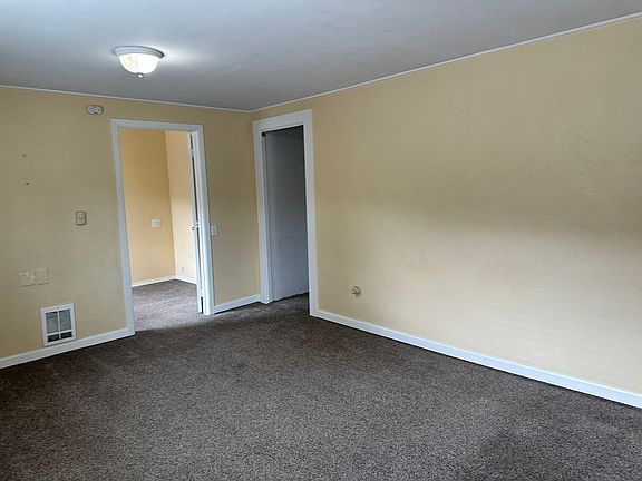 5th image of 514 E Woodin Ave