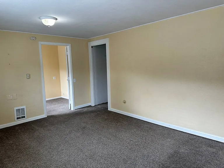 514 E Woodin Ave — Photo 5