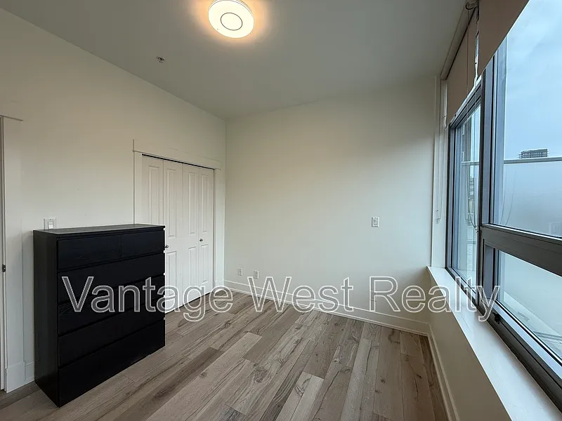 1 bed, 1.0 bath, $1,300 — Photo 4