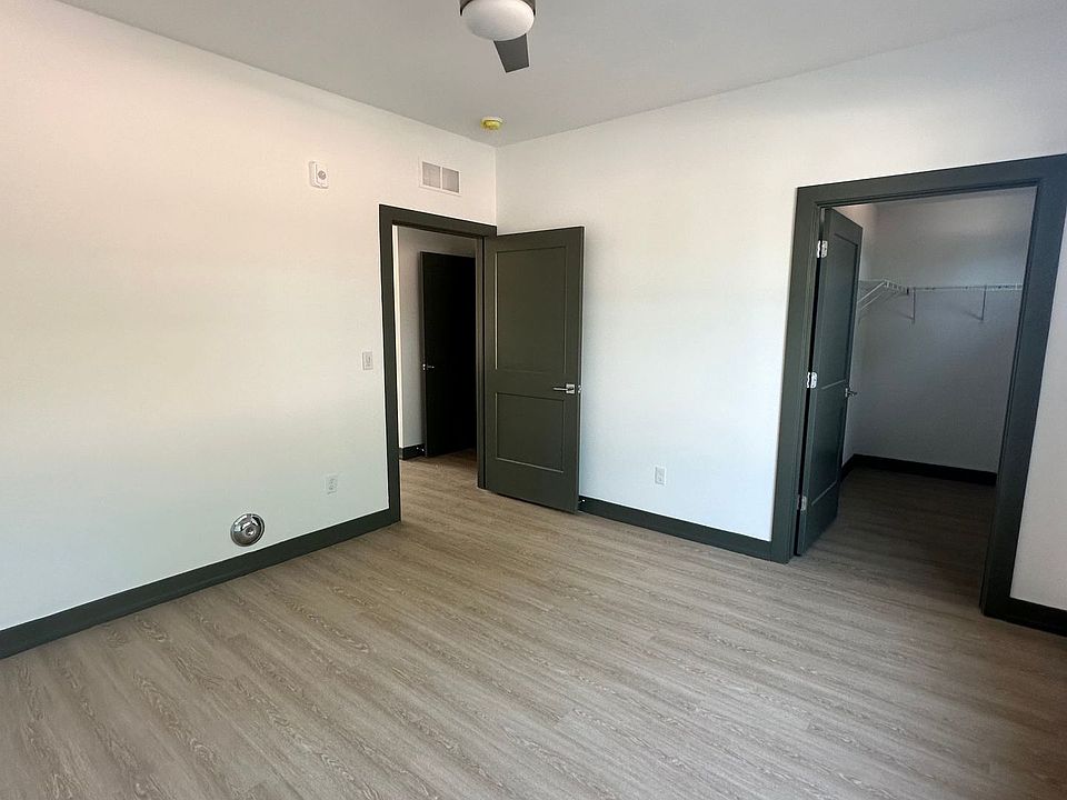 1st image of 2639-2649 Oxford Rd #2639-303