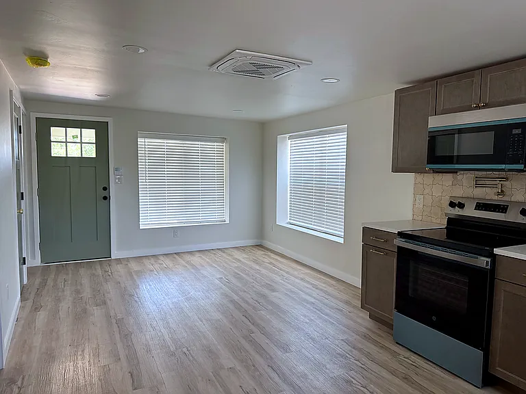 1804 Slate Ave NW — Photo 5
